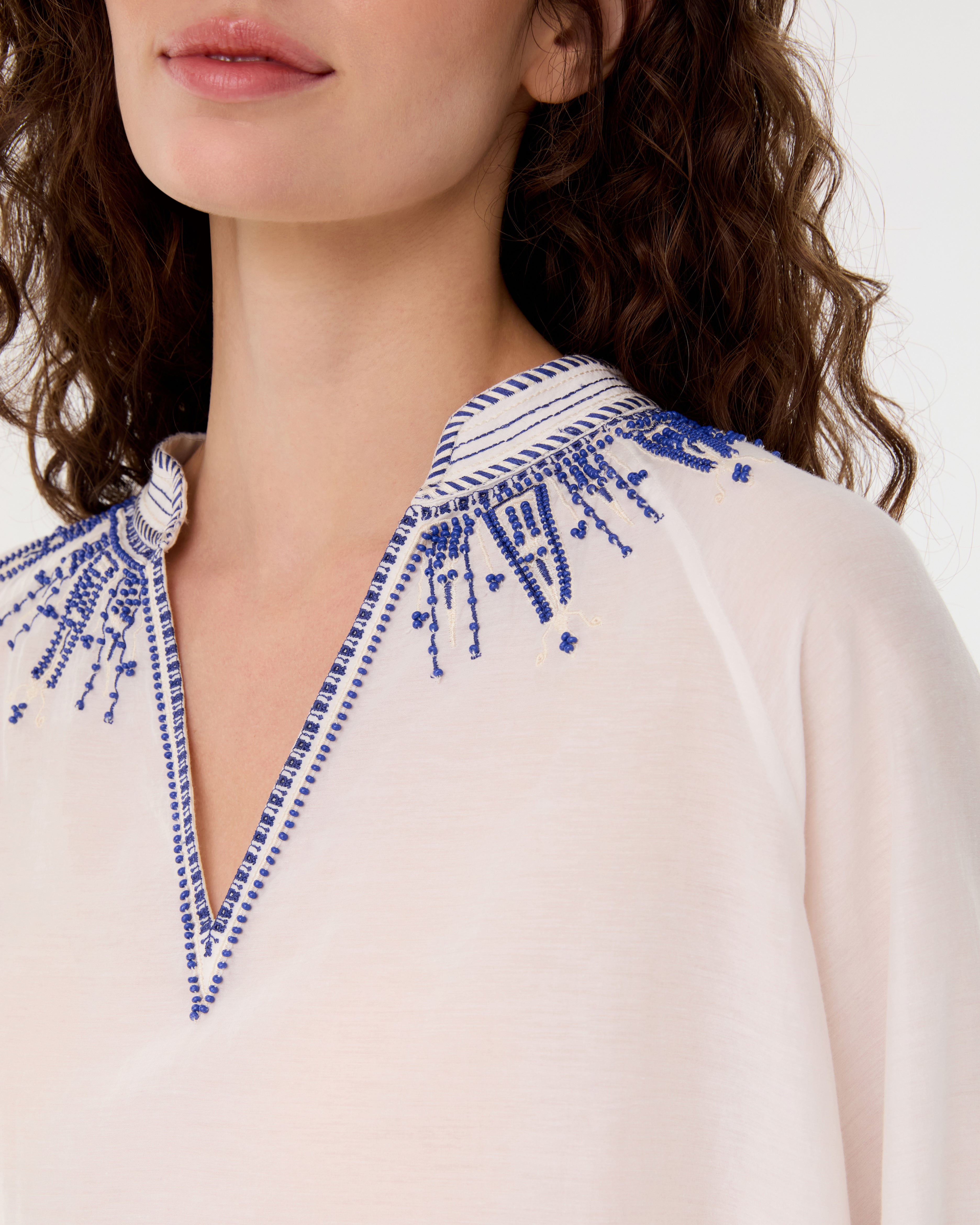 Ilizia Blouse with Iris Embroidery