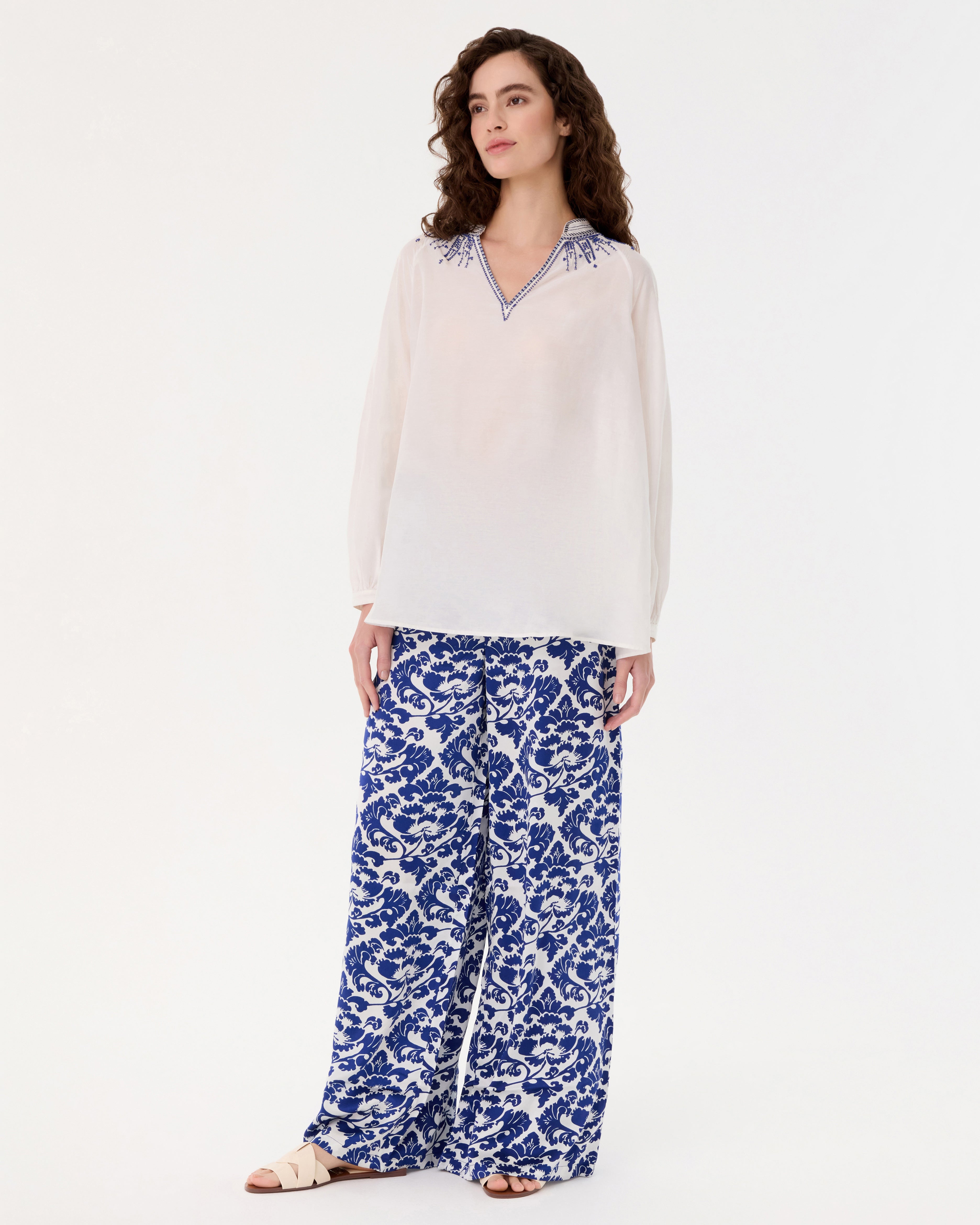 Ilizia Blouse with Iris Embroidery