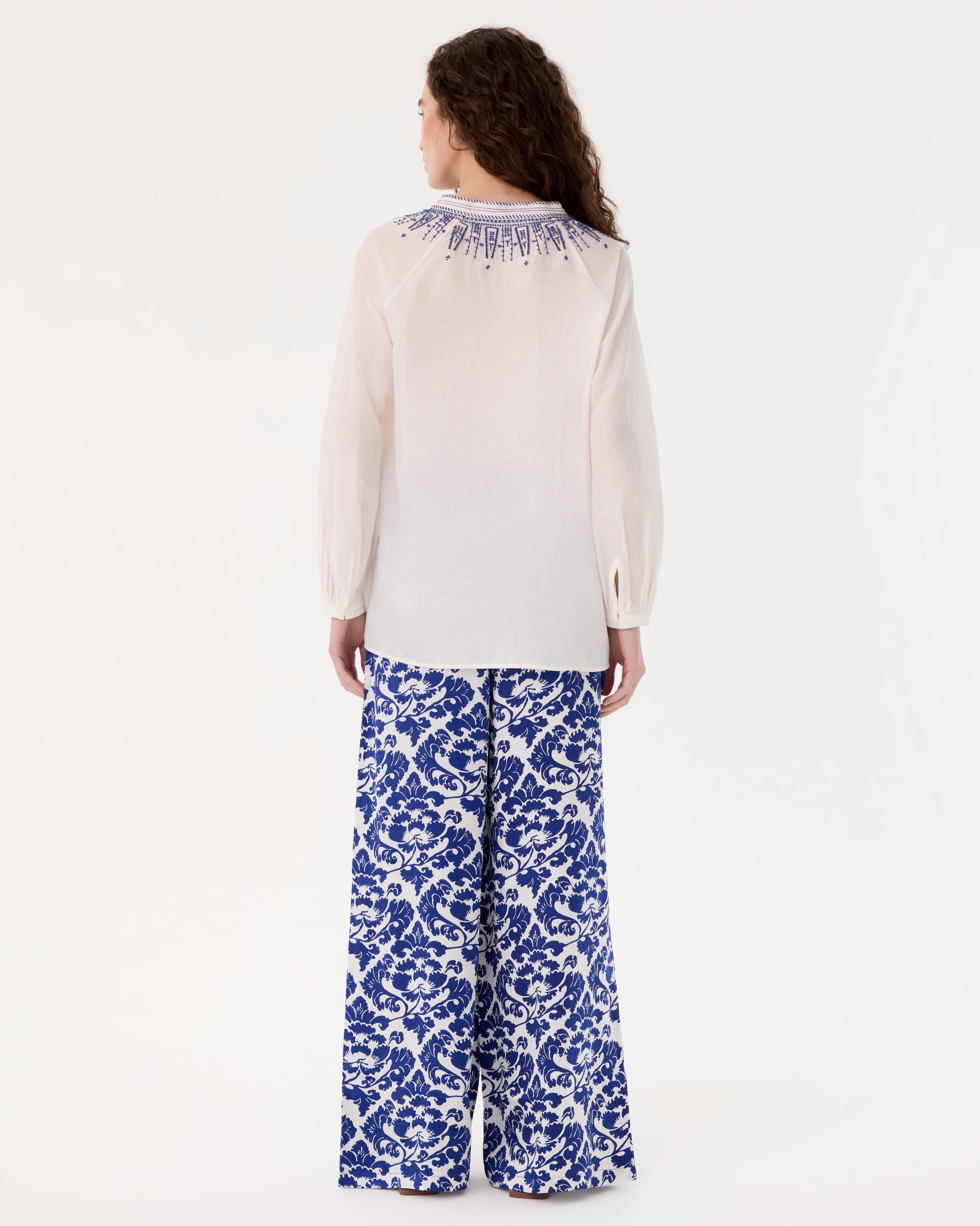 Ilizia Blouse with Iris Embroidery