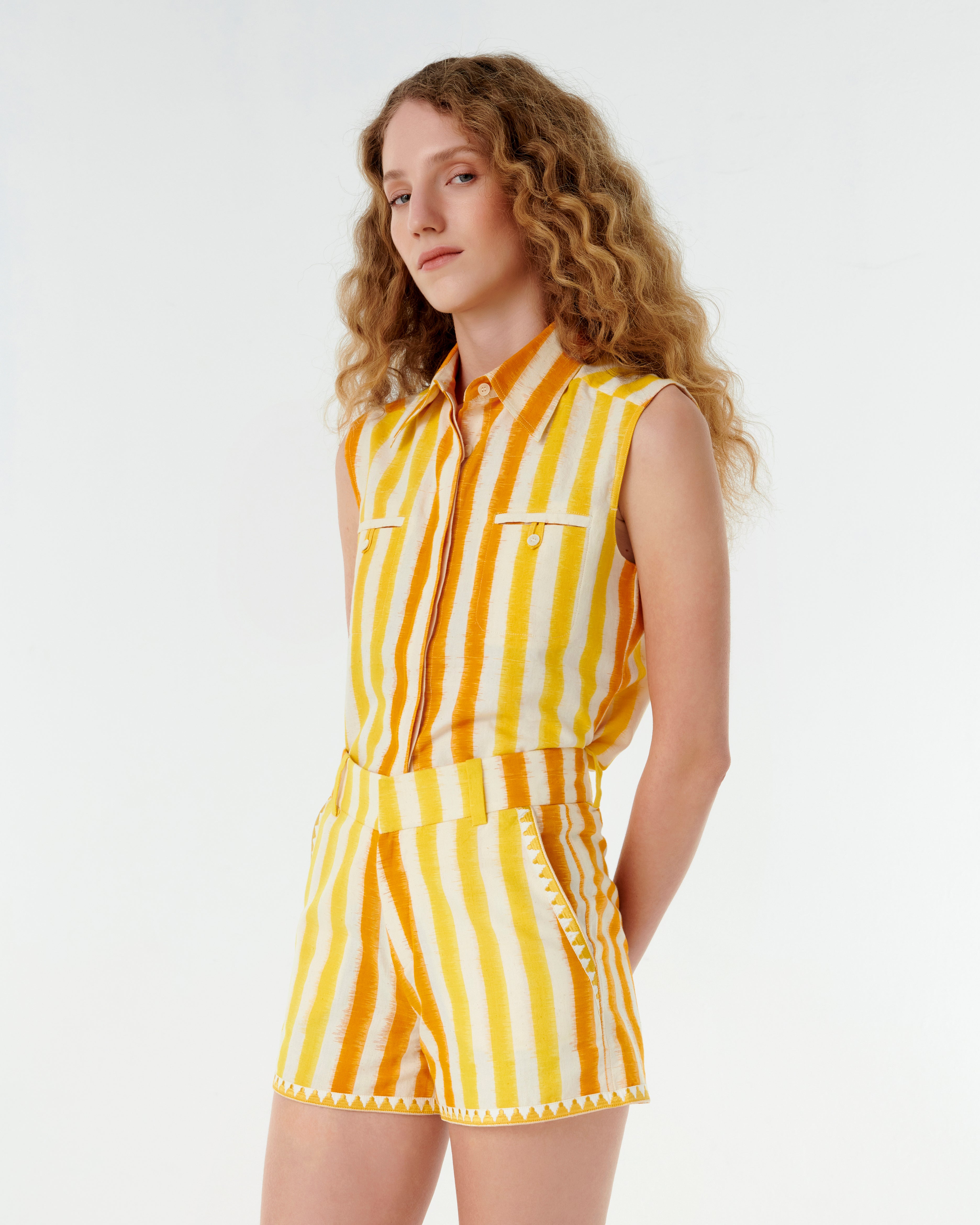 Shorts in Ikat Stripes