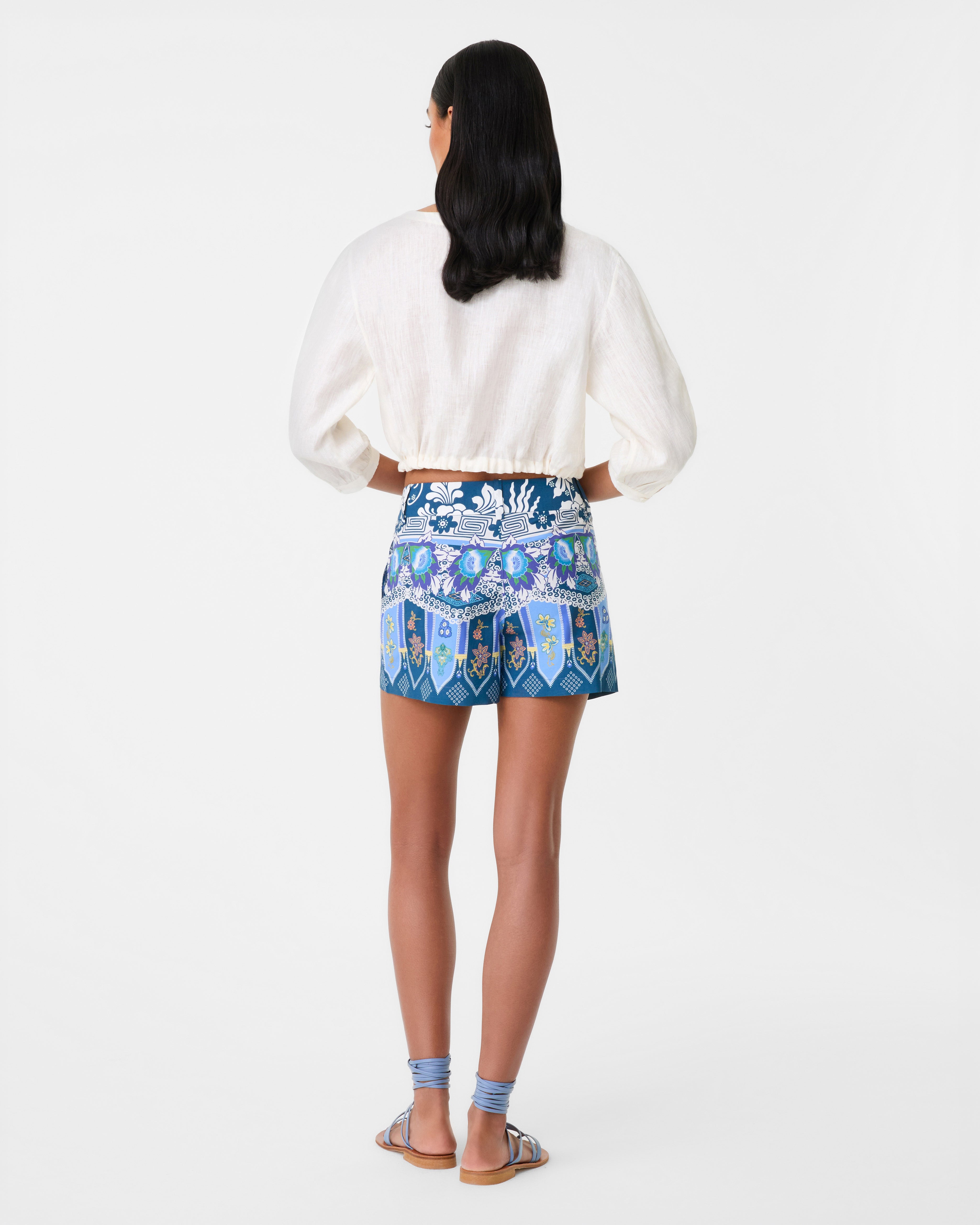 Shorts in Eastern Dream Print