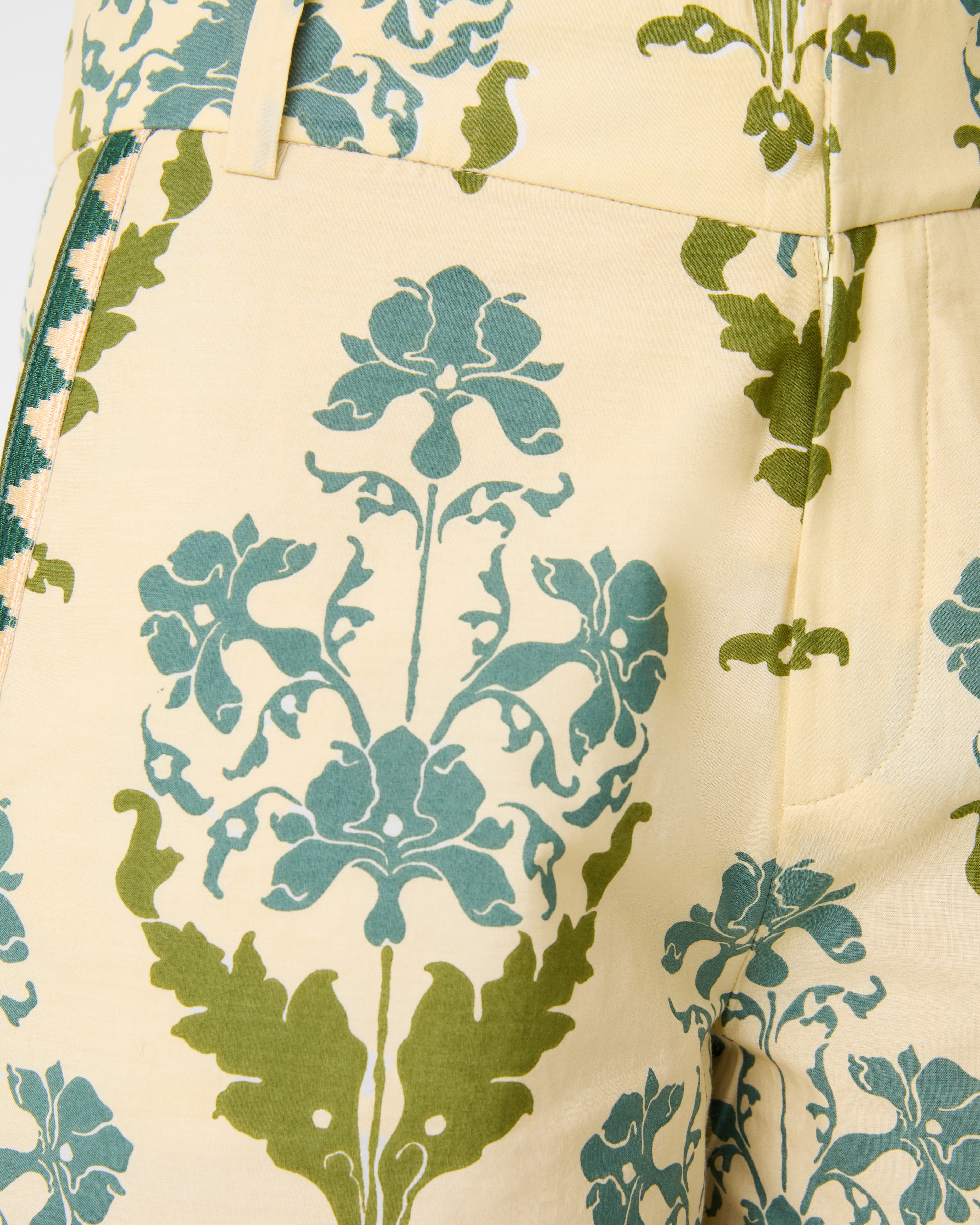 Shorts in Three Flowers Print